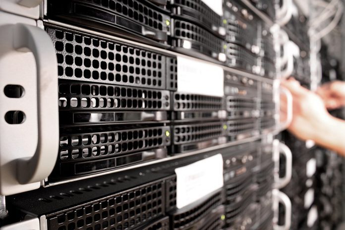 server-1235959_960_720-696x464