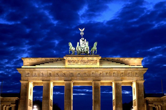 brandenburg-gate-417890_960_720-696x464