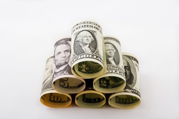 dollar-1974694_1920-696x464 (1)