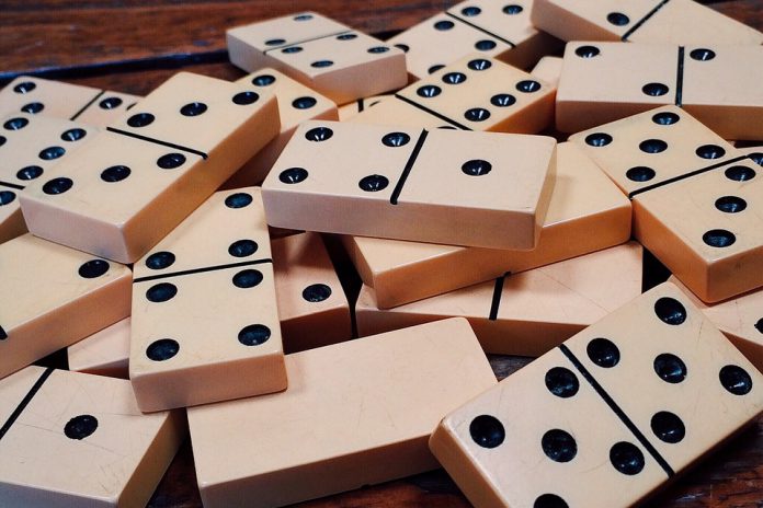 dominoes-1615704_960_720