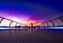 FCA censures Aviva for listing and transparency rules breach