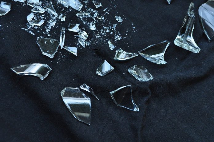 glass-1818068_1280
