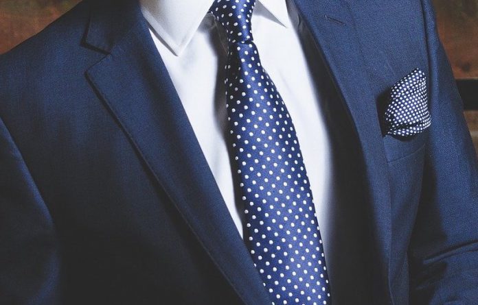 business-suit-690048_1920