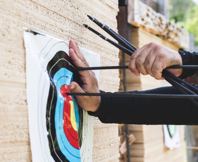 Arrow-robinhood-pexels-burst-545001-696x570