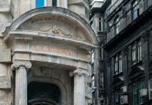 Deutsche Bank’s German HQ raided in money laundering investigation