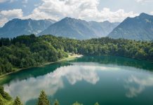 Theta Lake breaks new ground in unified compliance coverage with latest product innovations Theta Lake, a pioneer in Digital Communications Governance (DCG) & Compliance, has announced a host of new product innovations which are designed to address evolving customer needs.