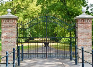 Navigating KYB checks: The gateway to business transparency and trust Navigating KYB checks: The gateway to business transparency and trust