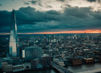 How API data integrations will transform CRM in British banks by 2025 CRM