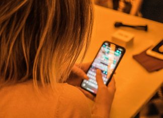 How to manage messaging risk in financial services