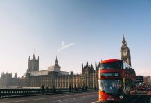 Wise mulls UK banking licence as it expands global payment network Wise is considering applying for a banking licence in the UK as it builds out infrastructure for a globally connected money movement network.