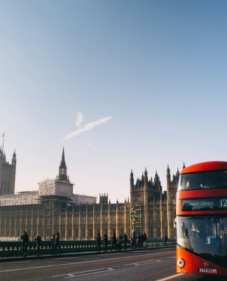 Wise mulls UK banking licence as it expands global payment network Wise is considering applying for a banking licence in the UK as it builds out infrastructure for a globally connected money movement network.
