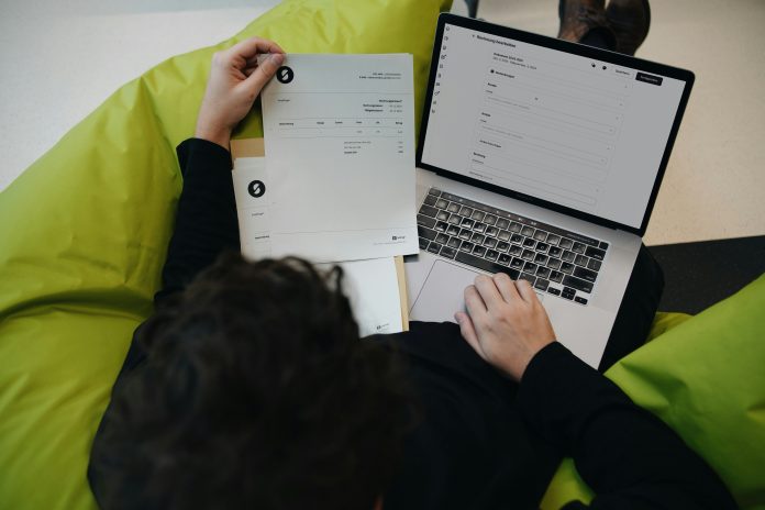 sumup-I5KBHUqeLJQ-unsplash Why UK firms should act now on e-invoicing reform