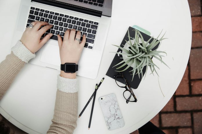 corinne-kutz-tMI2_-r5Nfo-unsplash (1) StarCompliance