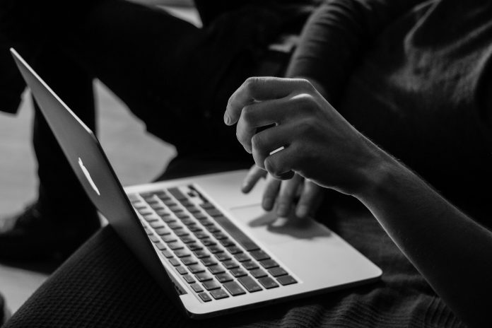 sergey-zolkin-_UeY8aTI6d0-unsplash Lloyds