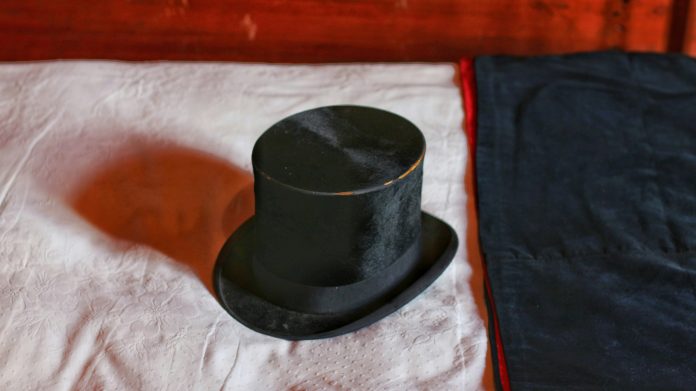 fiona-feng-RHej4AzjwB8-unsplash TopHat
