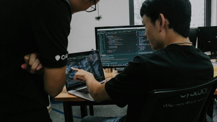 shamin-haky-RIk-i9rXPao-unsplash (2) financial crime