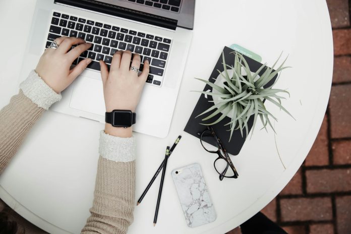 corinne-kutz-tMI2_-r5Nfo-unsplash (2) compliance