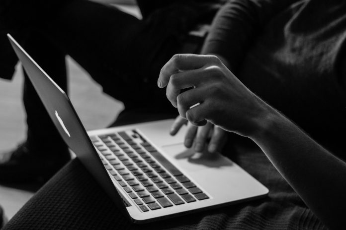sergey-zolkin-_UeY8aTI6d0-unsplash (1) Kybix